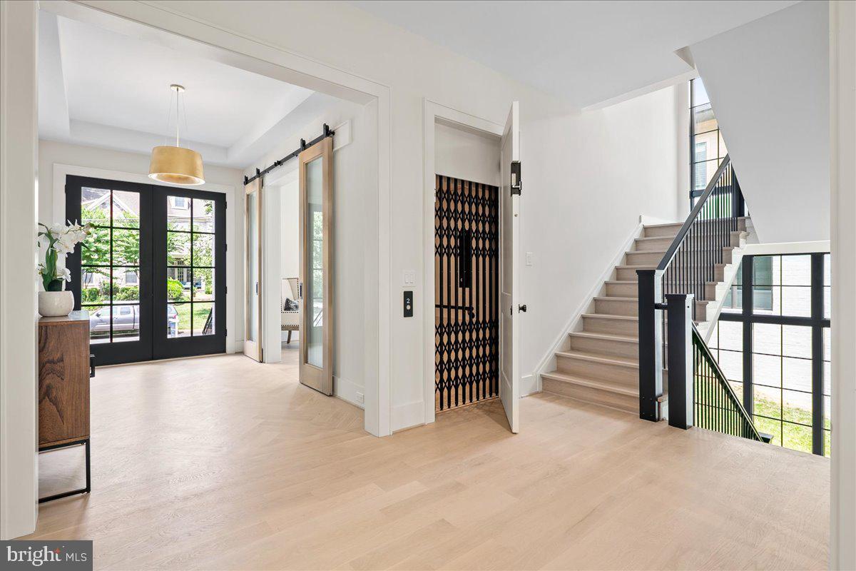 7011 ELIZABETH DR, MCLEAN, Virginia 22101, 5 Bedrooms Bedrooms, ,5 BathroomsBathrooms,Residential,For sale,7011 ELIZABETH DR,VAFX2286686 MLS # VAFX2286686