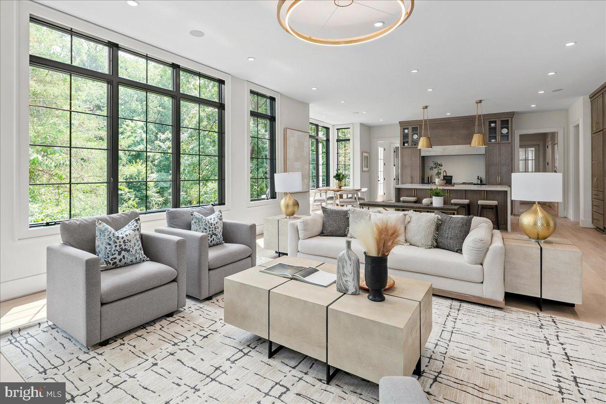 7011 ELIZABETH DR, MCLEAN, Virginia 22101, 5 Bedrooms Bedrooms, ,5 BathroomsBathrooms,Residential,For sale,7011 ELIZABETH DR,VAFX2286686 MLS # VAFX2286686