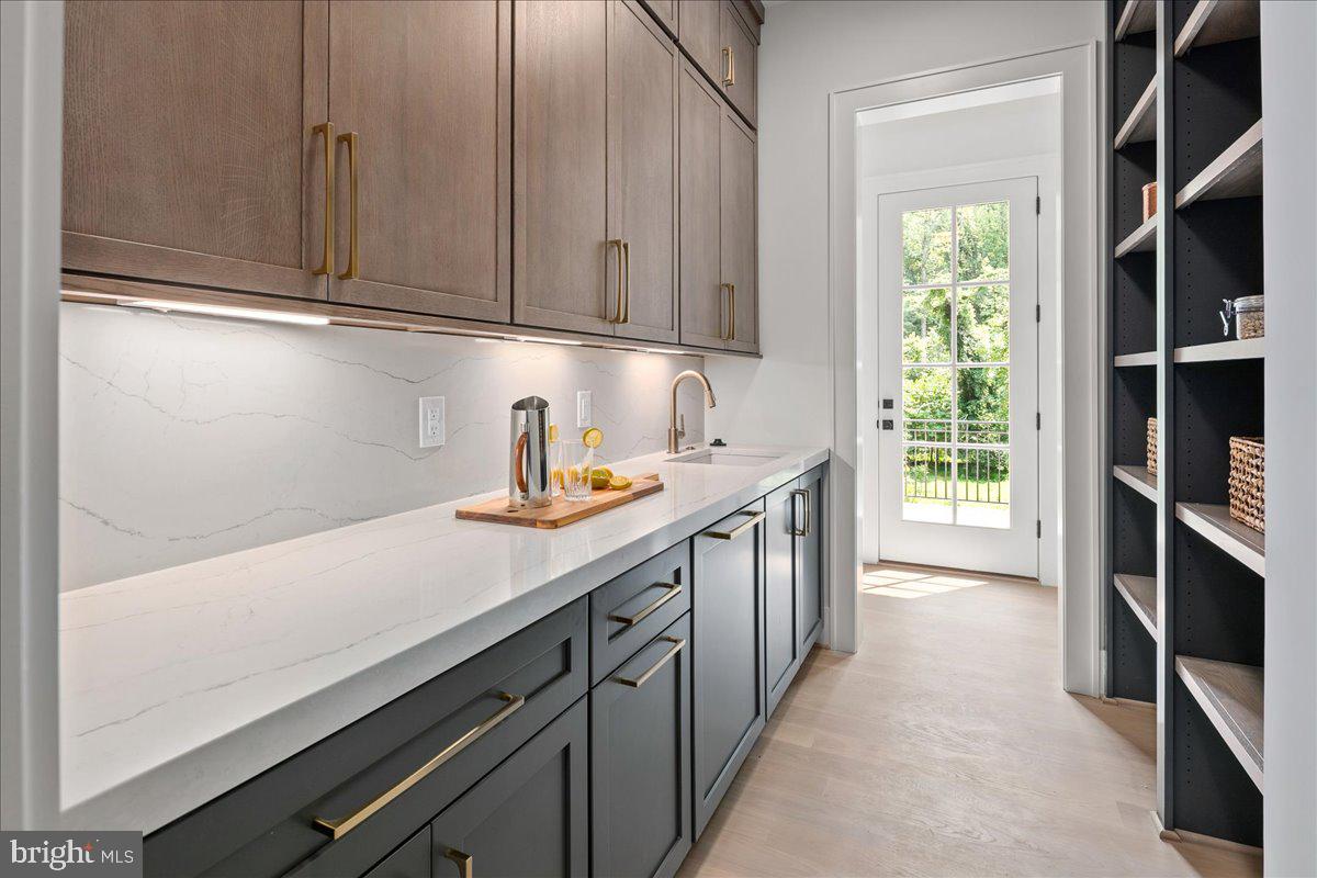 7011 ELIZABETH DR, MCLEAN, Virginia 22101, 5 Bedrooms Bedrooms, ,5 BathroomsBathrooms,Residential,For sale,7011 ELIZABETH DR,VAFX2286686 MLS # VAFX2286686