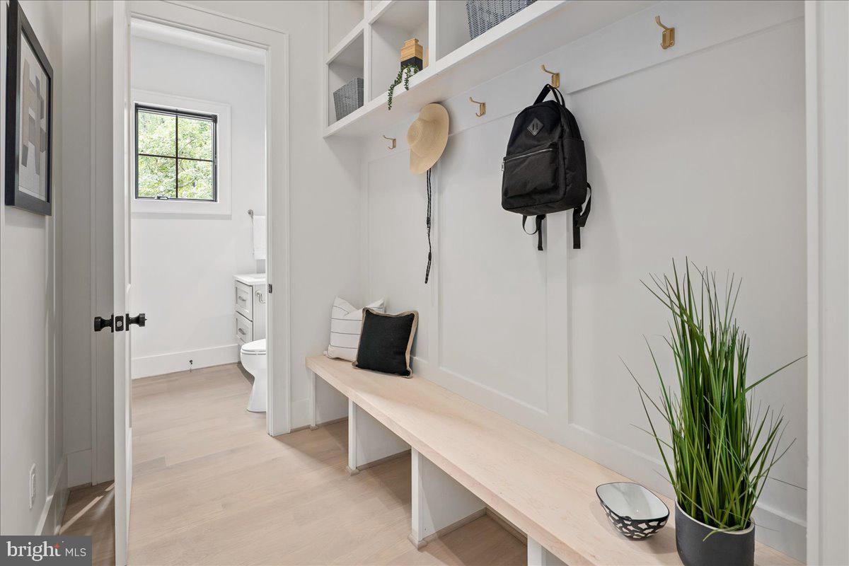 7011 ELIZABETH DR, MCLEAN, Virginia 22101, 5 Bedrooms Bedrooms, ,5 BathroomsBathrooms,Residential,For sale,7011 ELIZABETH DR,VAFX2286686 MLS # VAFX2286686