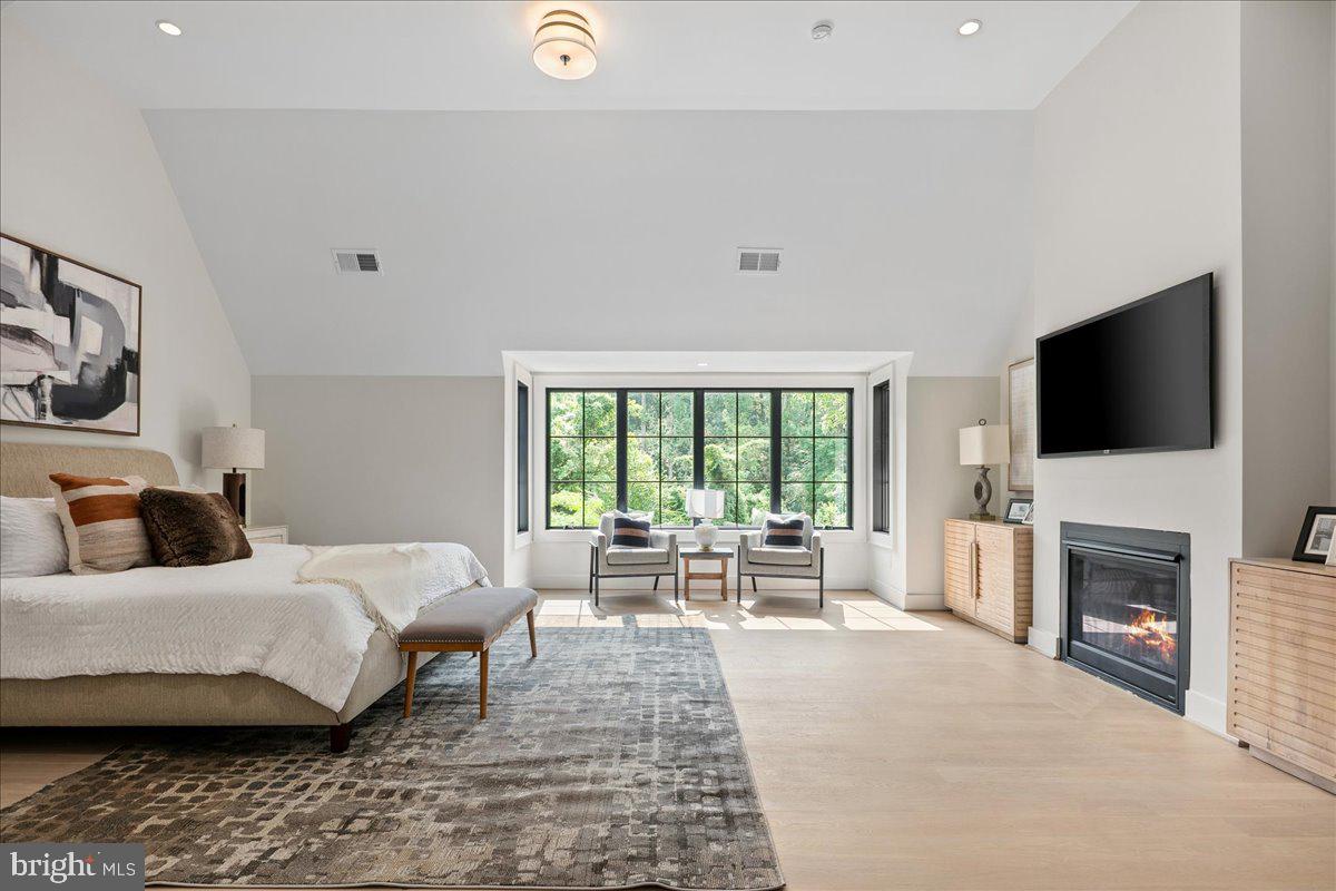 7011 ELIZABETH DR, MCLEAN, Virginia 22101, 5 Bedrooms Bedrooms, ,5 BathroomsBathrooms,Residential,For sale,7011 ELIZABETH DR,VAFX2286686 MLS # VAFX2286686