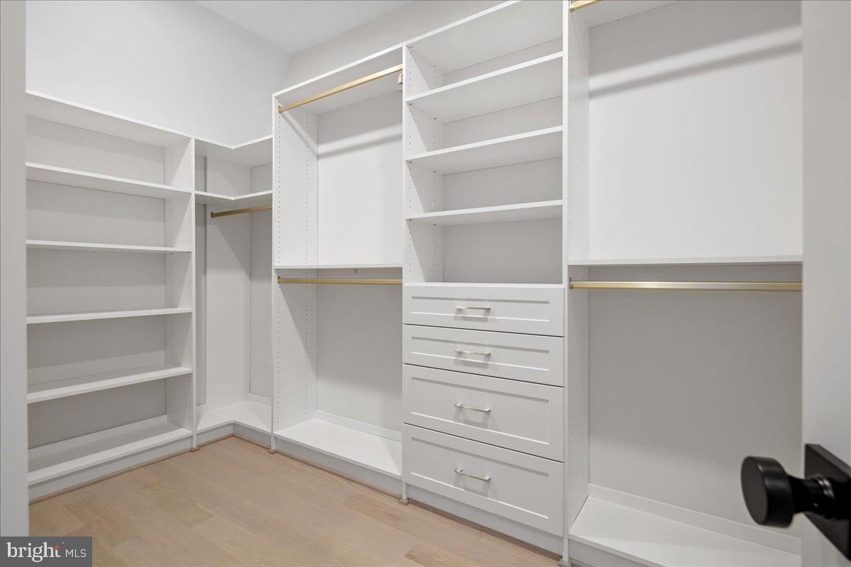 7011 ELIZABETH DR, MCLEAN, Virginia 22101, 5 Bedrooms Bedrooms, ,5 BathroomsBathrooms,Residential,For sale,7011 ELIZABETH DR,VAFX2286686 MLS # VAFX2286686