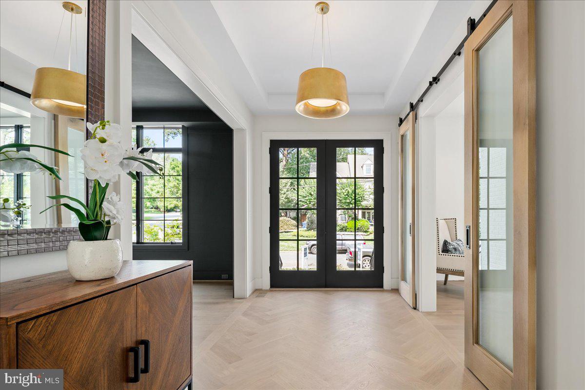 7011 ELIZABETH DR, MCLEAN, Virginia 22101, 5 Bedrooms Bedrooms, ,5 BathroomsBathrooms,Residential,For sale,7011 ELIZABETH DR,VAFX2286686 MLS # VAFX2286686