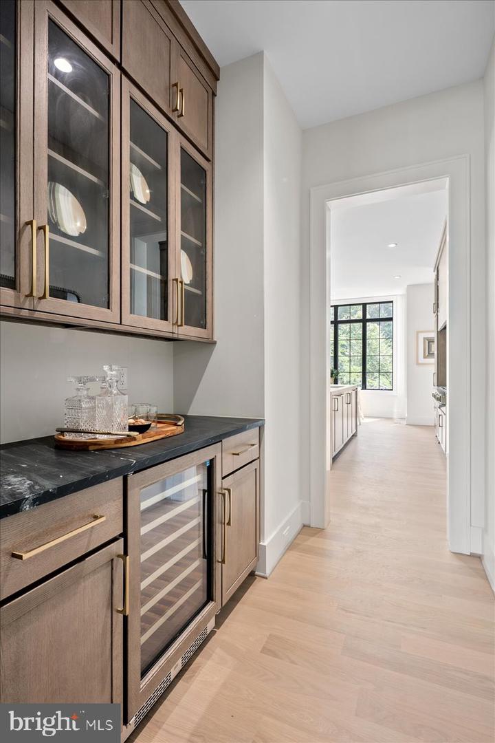 7011 ELIZABETH DR, MCLEAN, Virginia 22101, 5 Bedrooms Bedrooms, ,5 BathroomsBathrooms,Residential,For sale,7011 ELIZABETH DR,VAFX2286686 MLS # VAFX2286686