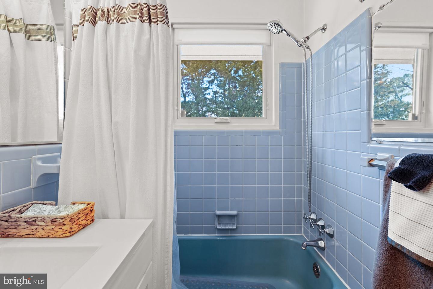 2114 N EARLEY ST, ALEXANDRIA, Virginia 22302, 4 Bedrooms Bedrooms, ,3 BathroomsBathrooms,Residential,For sale,2114 N EARLEY ST,VAAX2053392 MLS # VAAX2053392