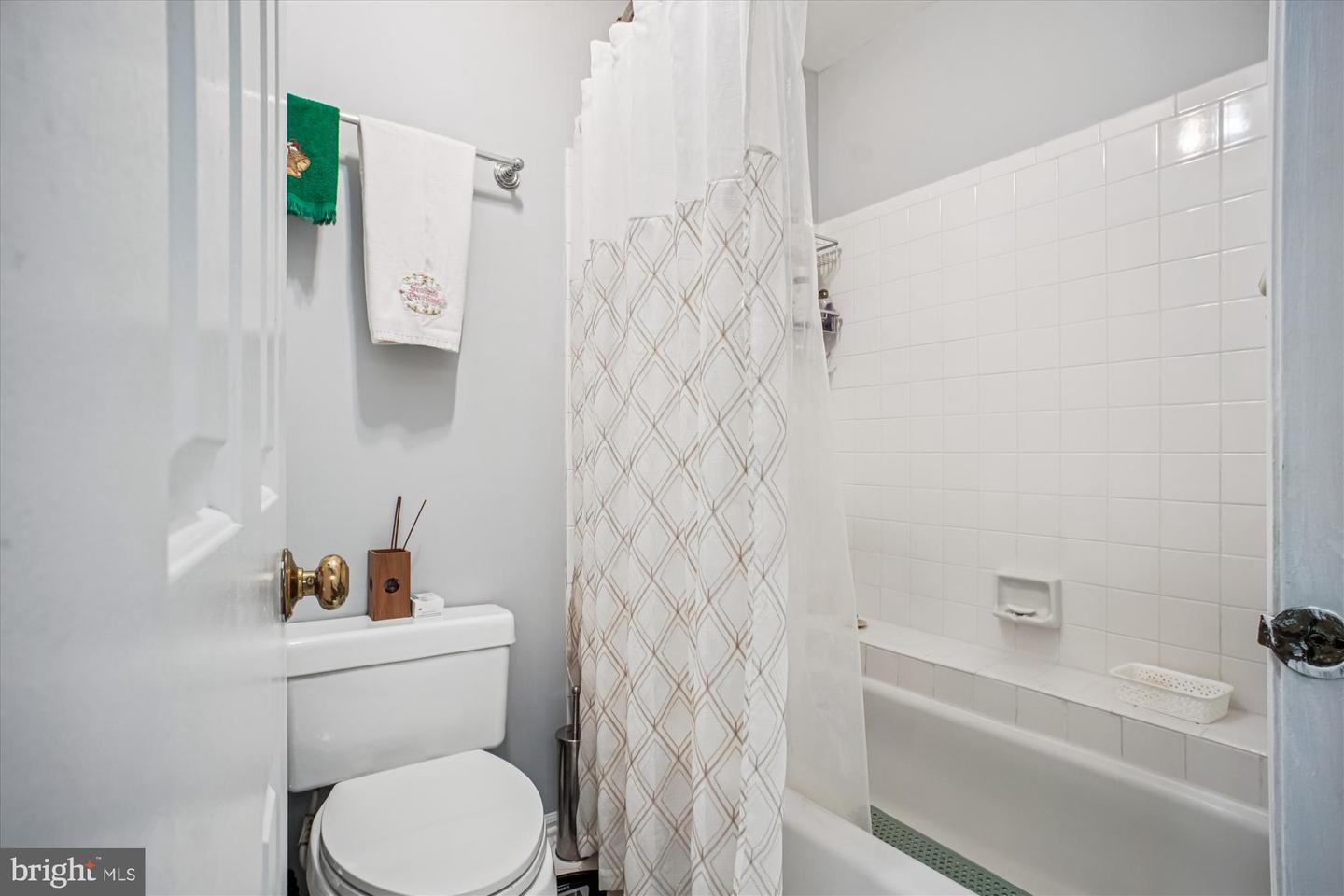 4555 INTERLACHEN CT #J, ALEXANDRIA, Virginia 22312, 2 Bedrooms Bedrooms, 9 Rooms Rooms,2 BathroomsBathrooms,Residential,For sale,4555 INTERLACHEN CT #J,VAFX2286948 MLS # VAFX2286948