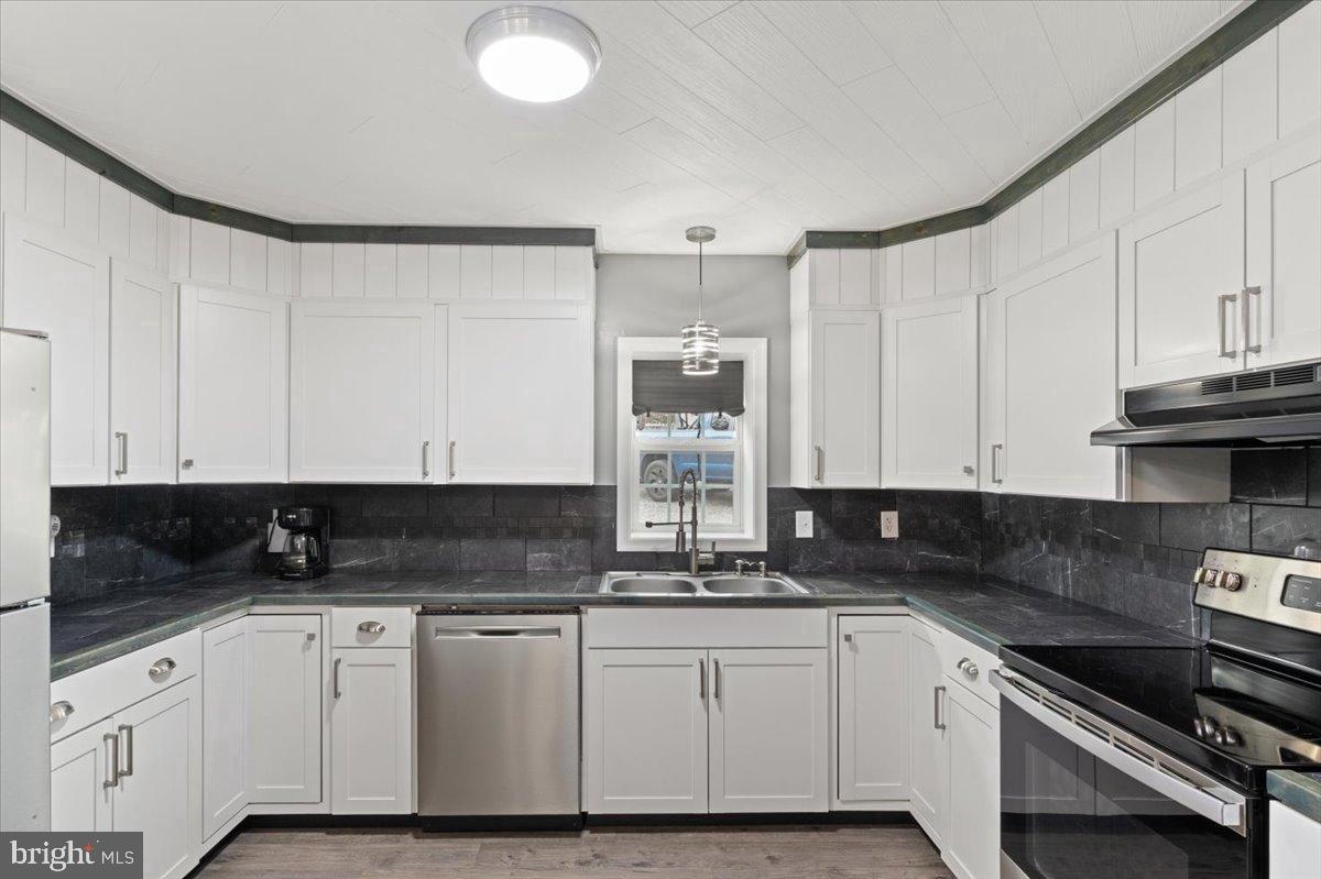 LOUISA, Virginia 23093, 3 Bedrooms Bedrooms, 5 Rooms Rooms,2 BathroomsBathrooms,Residential,For sale,VALA2009192 MLS # VALA2009192