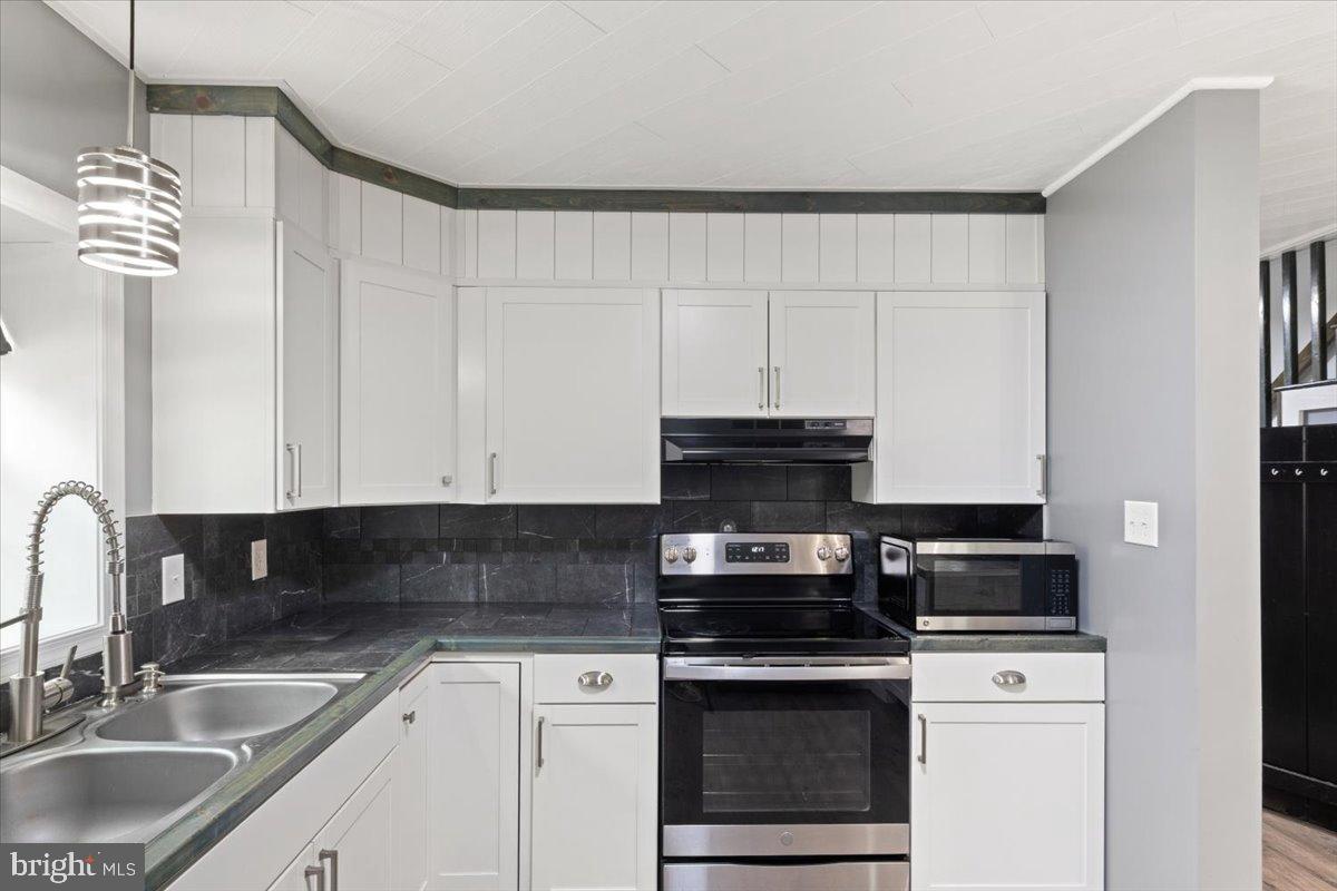 LOUISA, Virginia 23093, 3 Bedrooms Bedrooms, 5 Rooms Rooms,2 BathroomsBathrooms,Residential,For sale,VALA2009192 MLS # VALA2009192