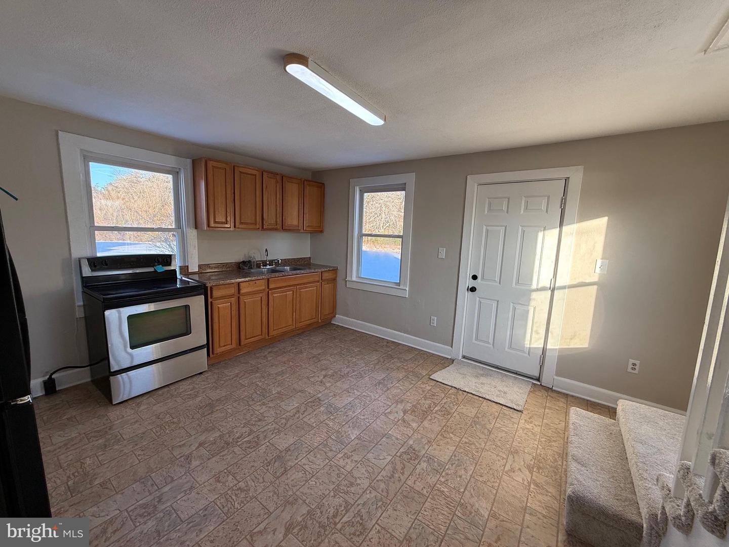 9199 FREDERICKSBURG TPKE, WOODFORD, Virginia 22580, 2 Bedrooms Bedrooms, 5 Rooms Rooms,1 BathroomBathrooms,Residential,For sale,9199 FREDERICKSBURG TPKE,VACV2009430 MLS # VACV2009430