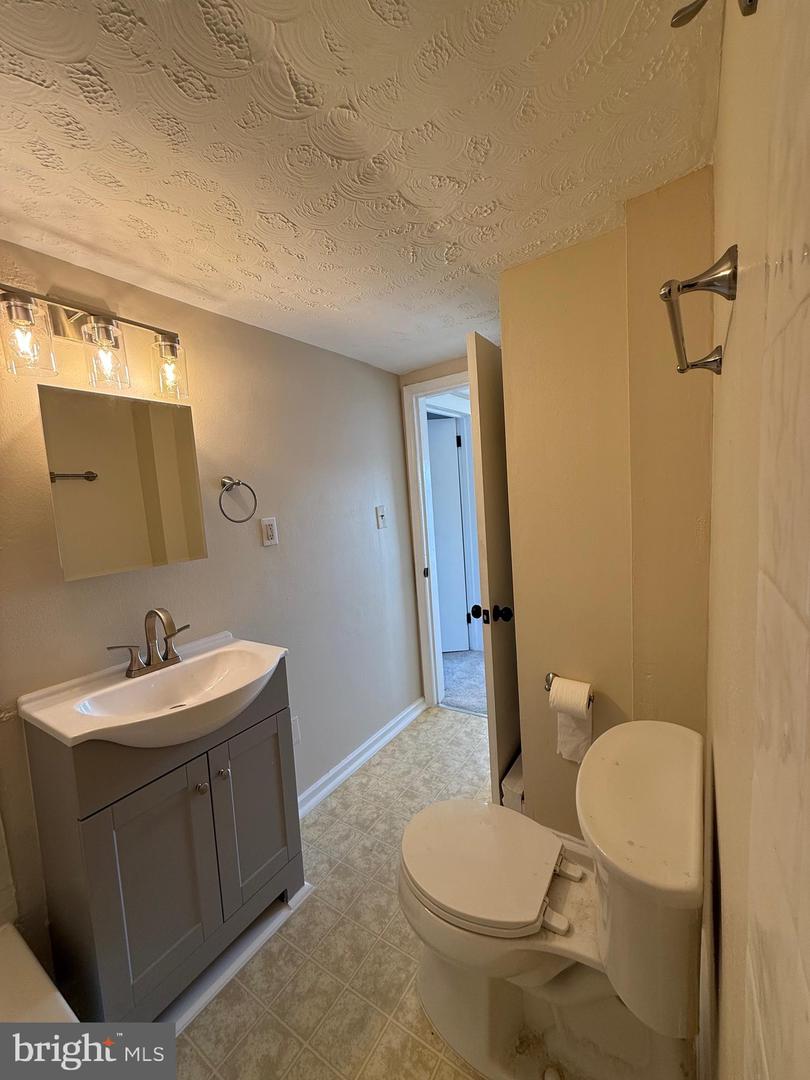 9199 FREDERICKSBURG TPKE, WOODFORD, Virginia 22580, 2 Bedrooms Bedrooms, 5 Rooms Rooms,1 BathroomBathrooms,Residential,For sale,9199 FREDERICKSBURG TPKE,VACV2009430 MLS # VACV2009430