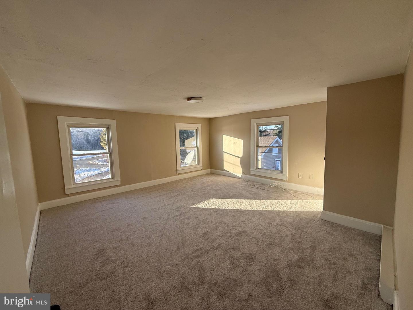 9199 FREDERICKSBURG TPKE, WOODFORD, Virginia 22580, 2 Bedrooms Bedrooms, 5 Rooms Rooms,1 BathroomBathrooms,Residential,For sale,9199 FREDERICKSBURG TPKE,VACV2009430 MLS # VACV2009430