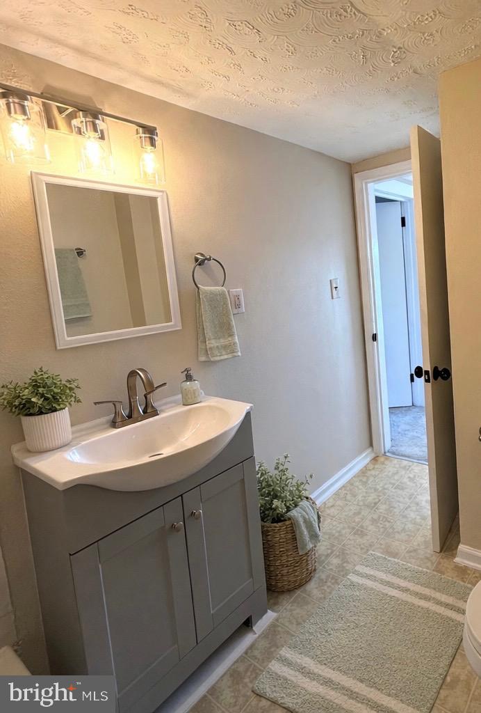 9199 FREDERICKSBURG TPKE, WOODFORD, Virginia 22580, 2 Bedrooms Bedrooms, 5 Rooms Rooms,1 BathroomBathrooms,Residential,For sale,9199 FREDERICKSBURG TPKE,VACV2009430 MLS # VACV2009430