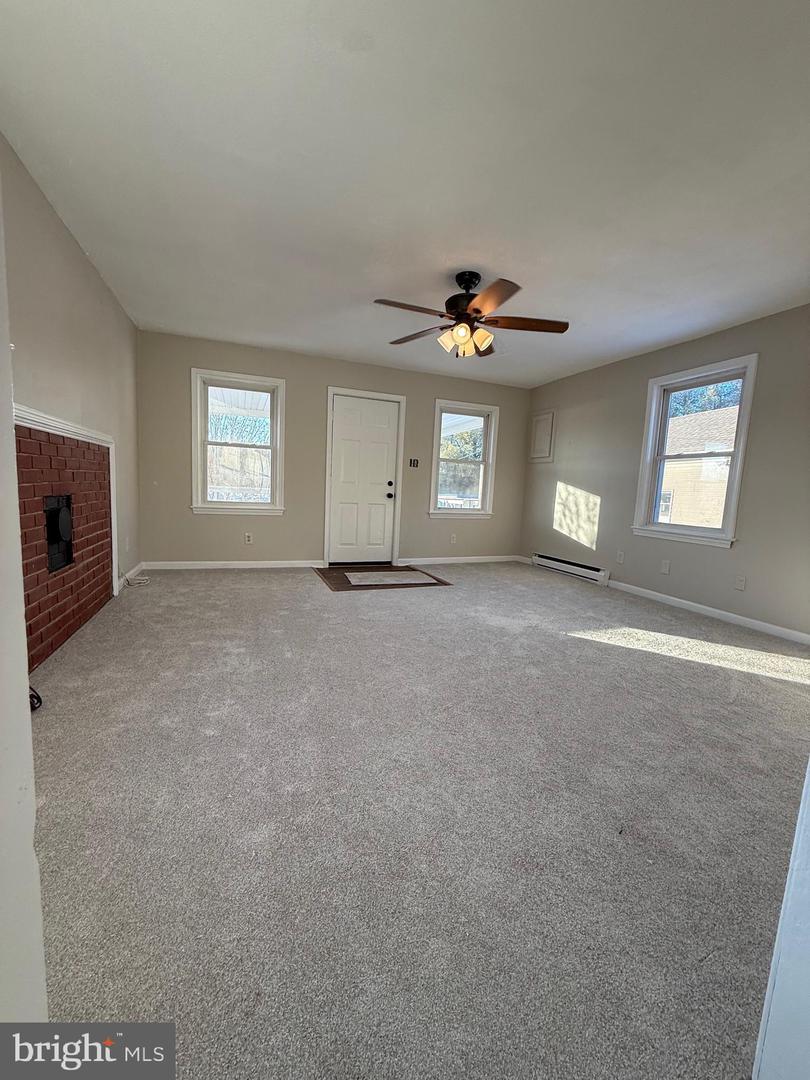 9199 FREDERICKSBURG TPKE, WOODFORD, Virginia 22580, 2 Bedrooms Bedrooms, 5 Rooms Rooms,1 BathroomBathrooms,Residential,For sale,9199 FREDERICKSBURG TPKE,VACV2009430 MLS # VACV2009430