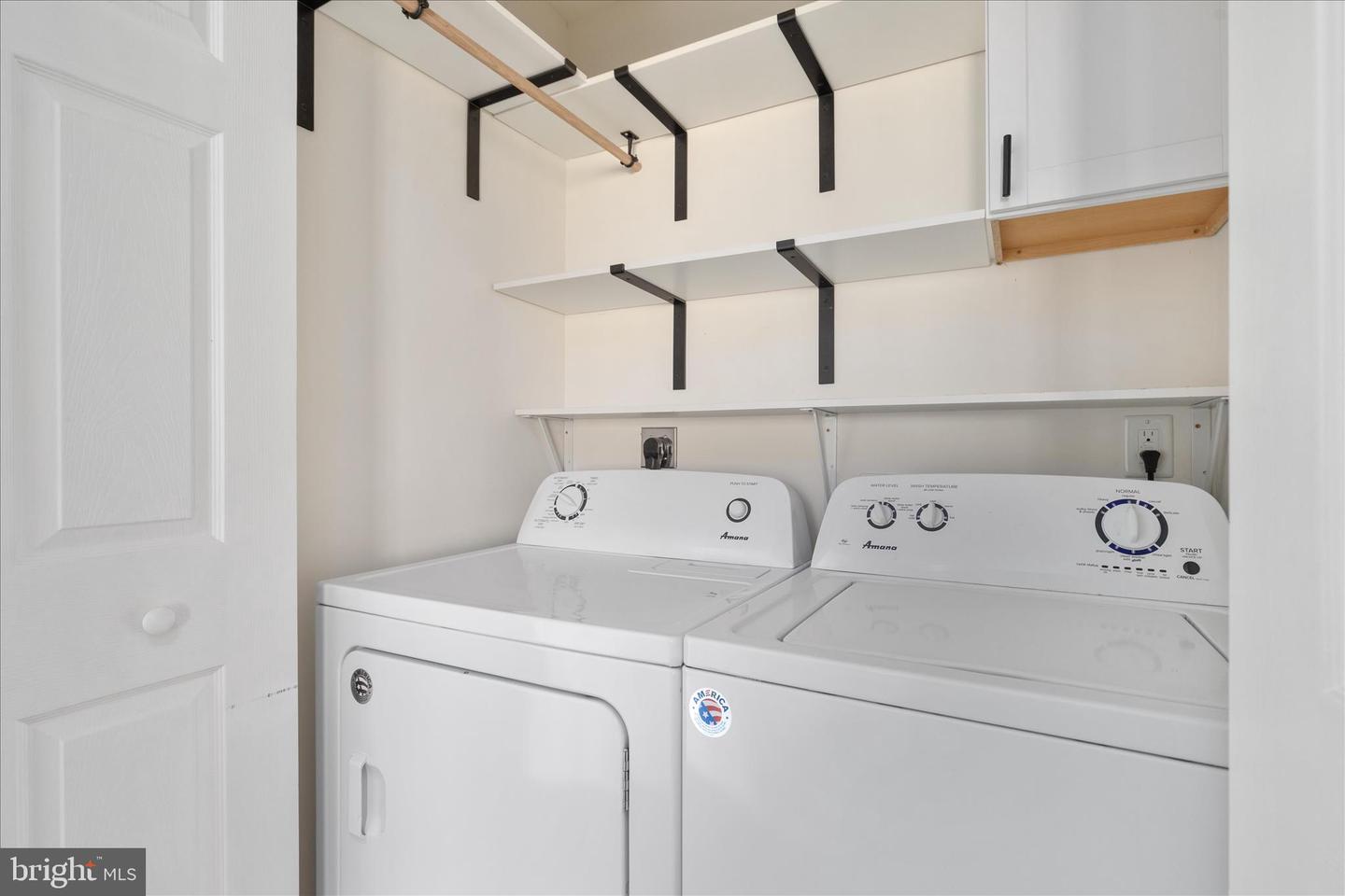 145 TULIP POPLAR DR, LINDEN, Virginia 22642, 4 Bedrooms Bedrooms, ,3 BathroomsBathrooms,Residential,For sale,145 TULIP POPLAR DR,VAWR2013220 MLS # VAWR2013220