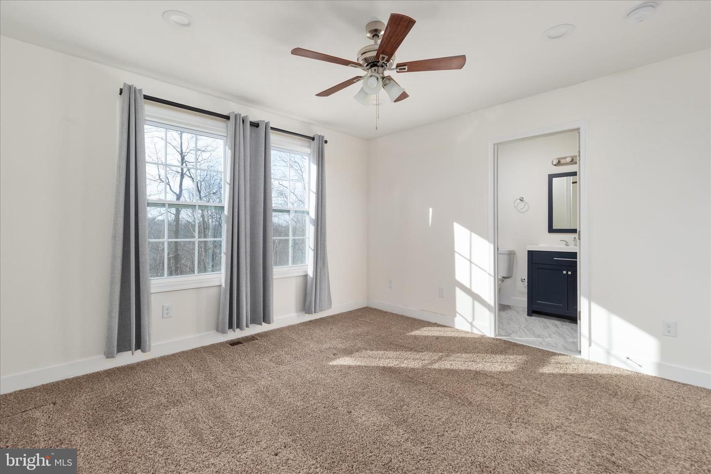 145 TULIP POPLAR DR, LINDEN, Virginia 22642, 4 Bedrooms Bedrooms, ,3 BathroomsBathrooms,Residential,For sale,145 TULIP POPLAR DR,VAWR2013220 MLS # VAWR2013220