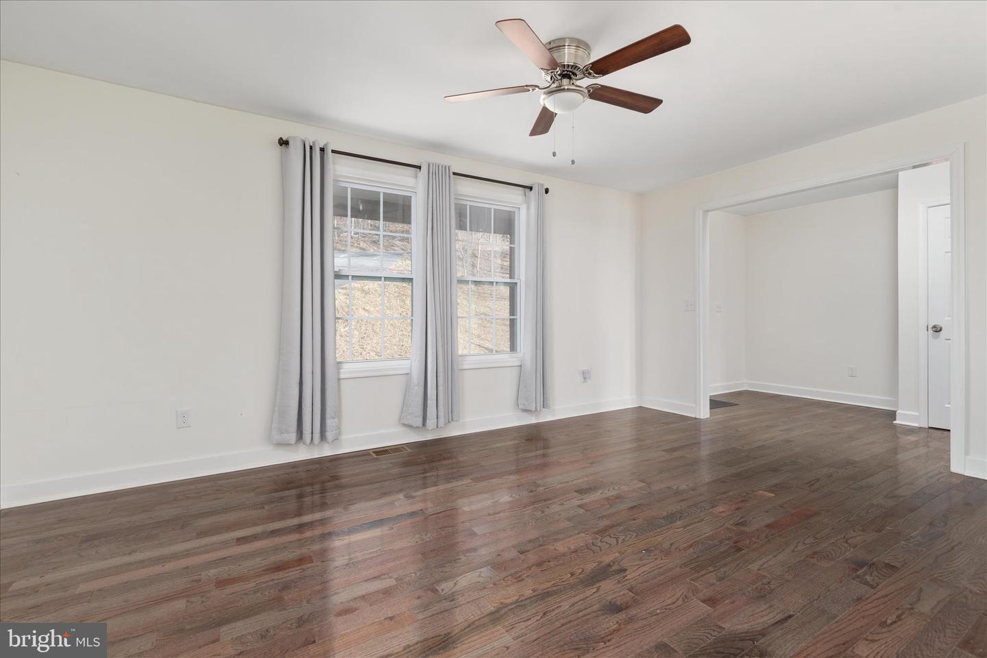 145 TULIP POPLAR DR, LINDEN, Virginia 22642, 4 Bedrooms Bedrooms, ,3 BathroomsBathrooms,Residential,For sale,145 TULIP POPLAR DR,VAWR2013220 MLS # VAWR2013220