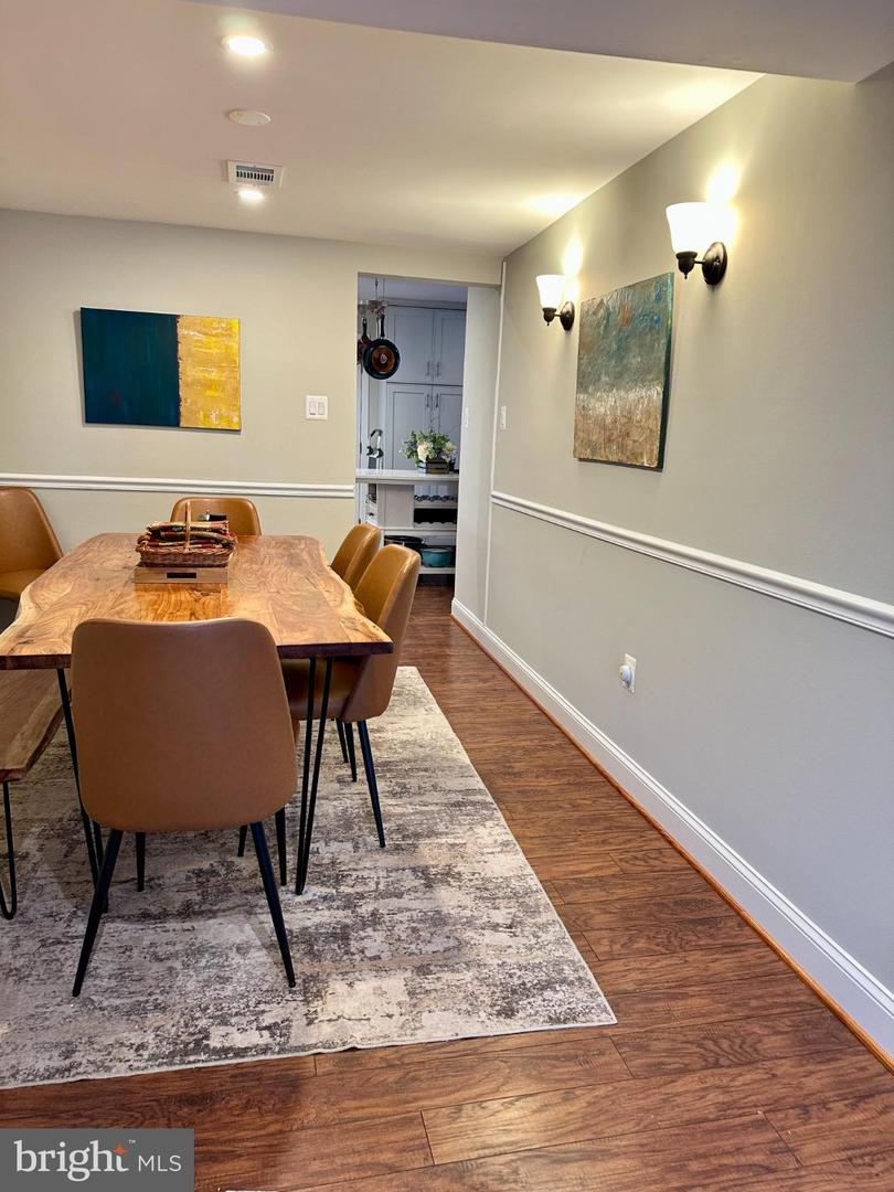 19 CAROUSEL CT, STERLING, Virginia 20164, 4 Bedrooms Bedrooms, 12 Rooms Rooms,2 BathroomsBathrooms,Residential,For sale,19 CAROUSEL CT,VALO2114830 MLS # VALO2114830