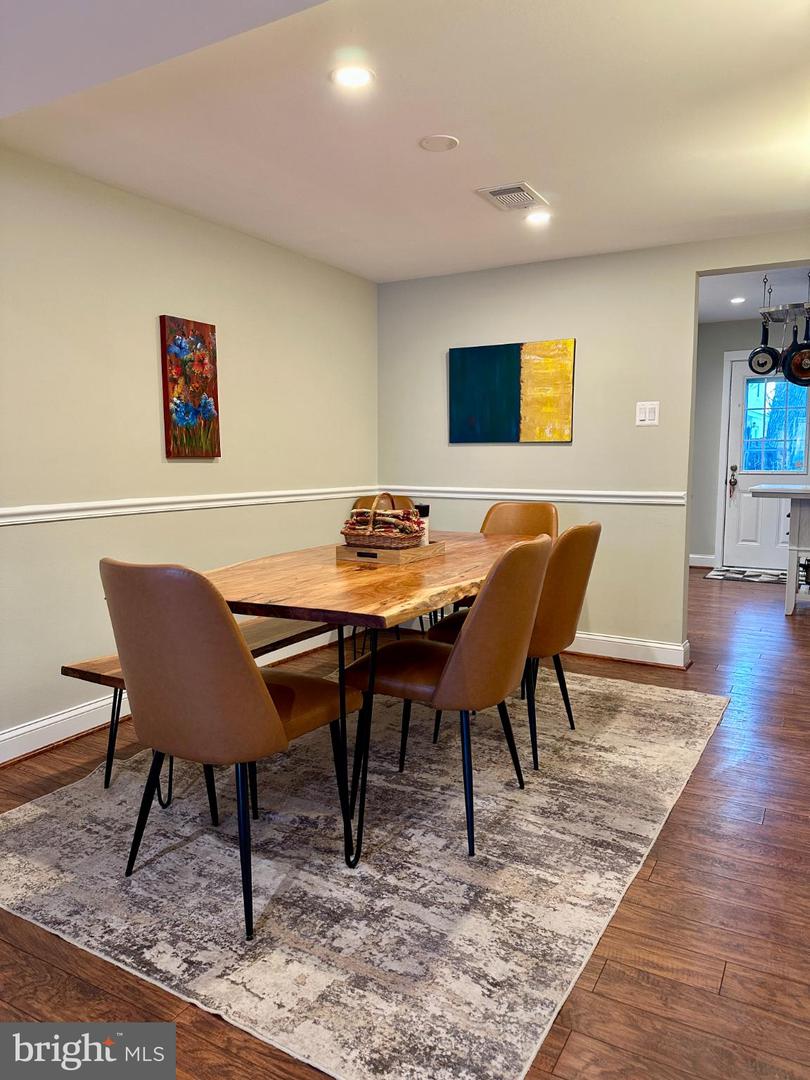 19 CAROUSEL CT, STERLING, Virginia 20164, 4 Bedrooms Bedrooms, 12 Rooms Rooms,2 BathroomsBathrooms,Residential,For sale,19 CAROUSEL CT,VALO2114830 MLS # VALO2114830