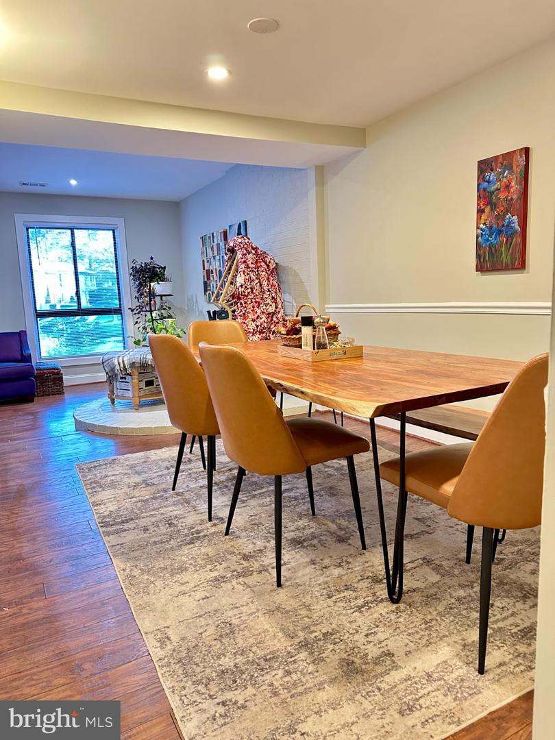 19 CAROUSEL CT, STERLING, Virginia 20164, 4 Bedrooms Bedrooms, 12 Rooms Rooms,2 BathroomsBathrooms,Residential,For sale,19 CAROUSEL CT,VALO2114830 MLS # VALO2114830