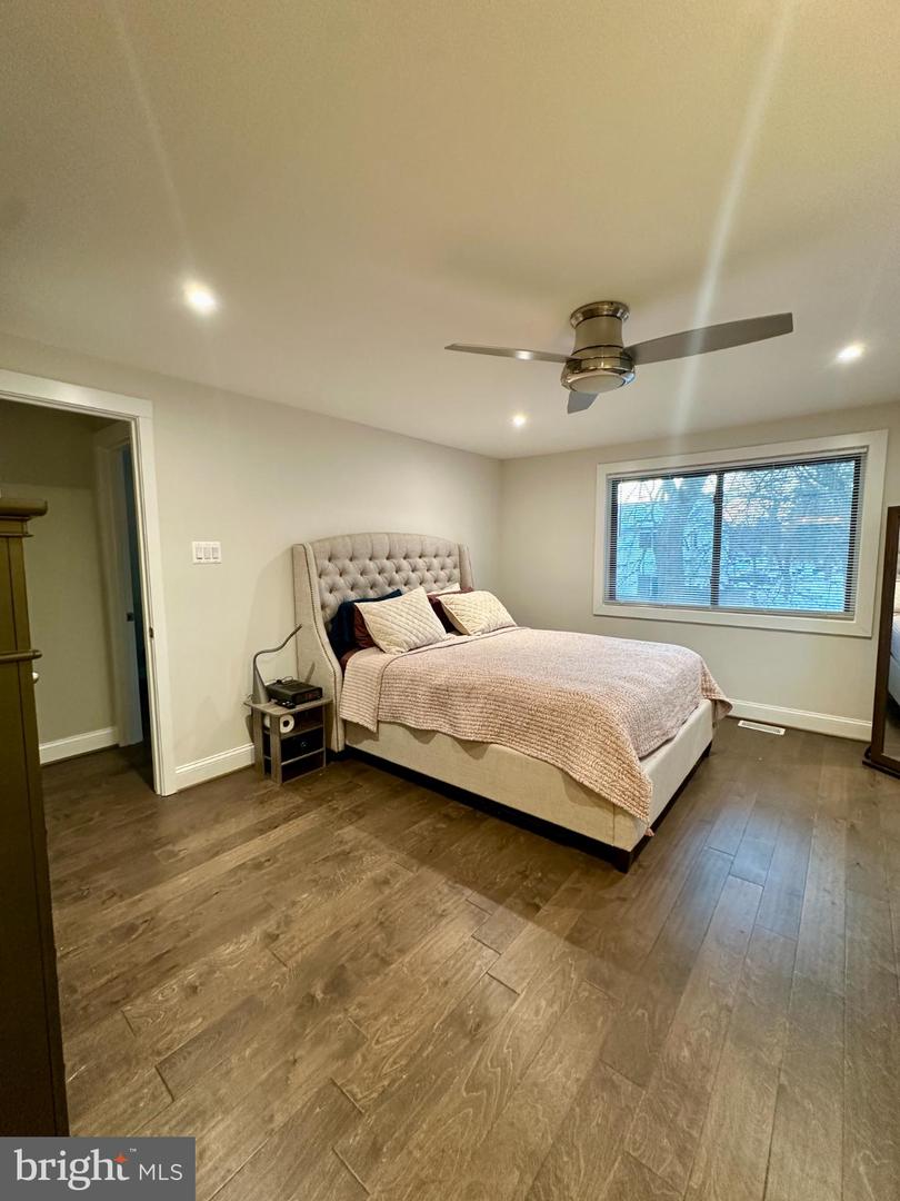 19 CAROUSEL CT, STERLING, Virginia 20164, 4 Bedrooms Bedrooms, 12 Rooms Rooms,2 BathroomsBathrooms,Residential,For sale,19 CAROUSEL CT,VALO2114830 MLS # VALO2114830