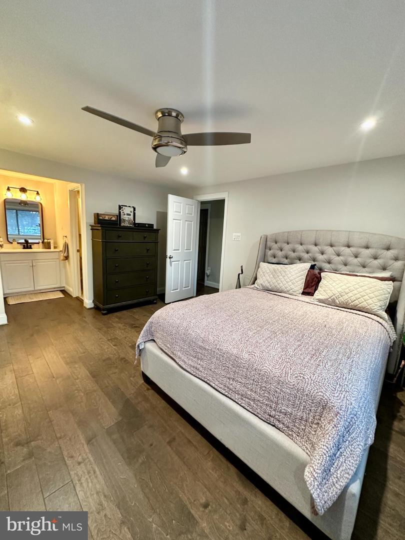 19 CAROUSEL CT, STERLING, Virginia 20164, 4 Bedrooms Bedrooms, 12 Rooms Rooms,2 BathroomsBathrooms,Residential,For sale,19 CAROUSEL CT,VALO2114830 MLS # VALO2114830