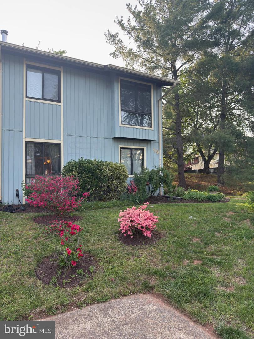 19 CAROUSEL CT, STERLING, Virginia 20164, 4 Bedrooms Bedrooms, 12 Rooms Rooms,2 BathroomsBathrooms,Residential,For sale,19 CAROUSEL CT,VALO2114830 MLS # VALO2114830