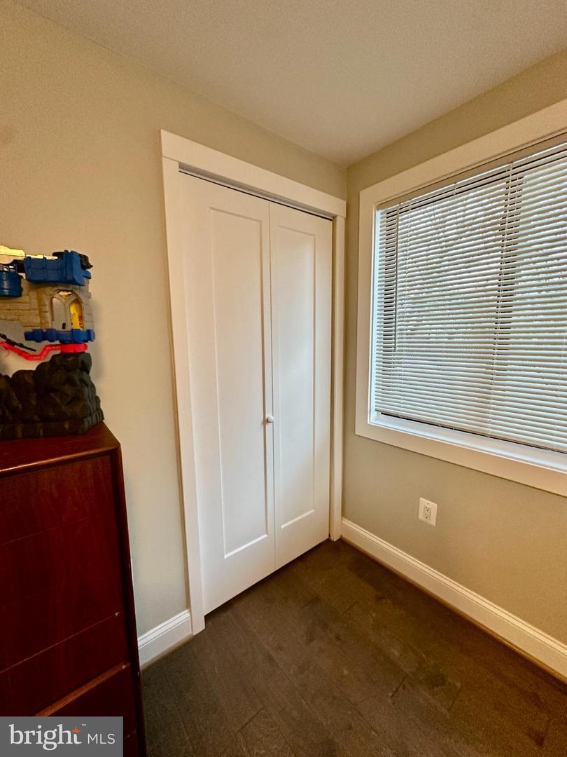 19 CAROUSEL CT, STERLING, Virginia 20164, 4 Bedrooms Bedrooms, 12 Rooms Rooms,2 BathroomsBathrooms,Residential,For sale,19 CAROUSEL CT,VALO2114830 MLS # VALO2114830