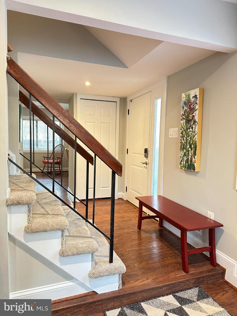 19 CAROUSEL CT, STERLING, Virginia 20164, 4 Bedrooms Bedrooms, 12 Rooms Rooms,2 BathroomsBathrooms,Residential,For sale,19 CAROUSEL CT,VALO2114830 MLS # VALO2114830