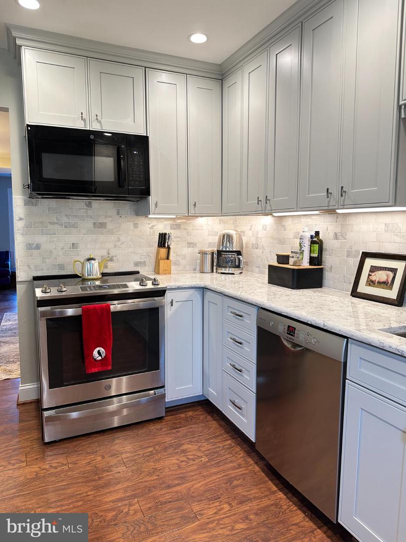 19 CAROUSEL CT, STERLING, Virginia 20164, 4 Bedrooms Bedrooms, 12 Rooms Rooms,2 BathroomsBathrooms,Residential,For sale,19 CAROUSEL CT,VALO2114830 MLS # VALO2114830