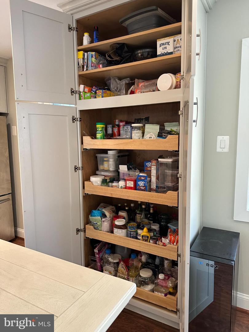 19 CAROUSEL CT, STERLING, Virginia 20164, 4 Bedrooms Bedrooms, 12 Rooms Rooms,2 BathroomsBathrooms,Residential,For sale,19 CAROUSEL CT,VALO2114830 MLS # VALO2114830