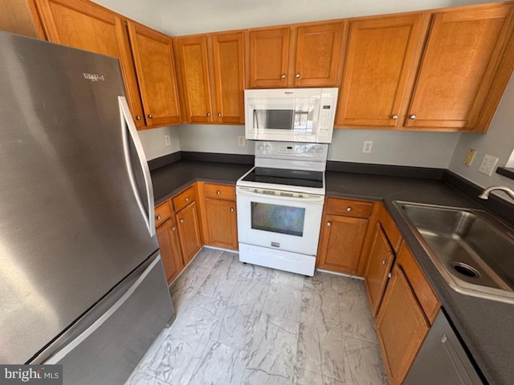 300 RIVERBEND DR #1E, CHARLOTTESVILLE, Virginia 22911, 2 Bedrooms Bedrooms, 4 Rooms Rooms,2 BathroomsBathrooms,Residential,For sale,300 RIVERBEND DR #1E,VAAB2001156 MLS # VAAB2001156