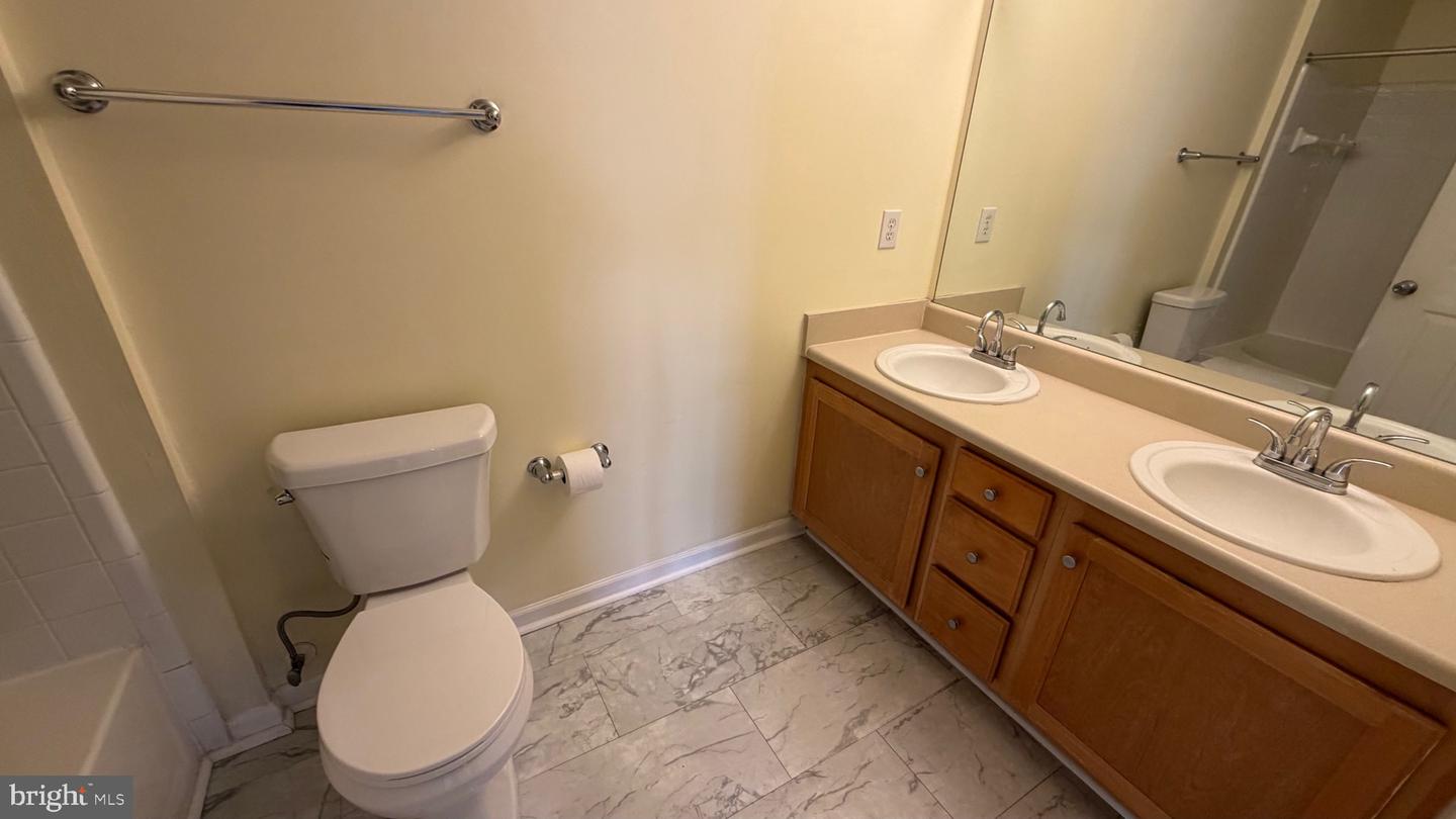 300 RIVERBEND DR #1E, CHARLOTTESVILLE, Virginia 22911, 2 Bedrooms Bedrooms, 4 Rooms Rooms,2 BathroomsBathrooms,Residential,For sale,300 RIVERBEND DR #1E,VAAB2001156 MLS # VAAB2001156