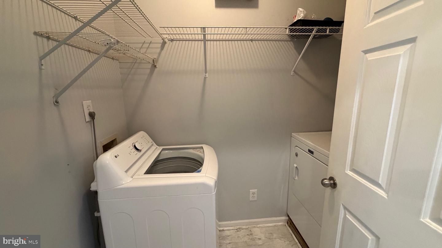 300 RIVERBEND DR #1E, CHARLOTTESVILLE, Virginia 22911, 2 Bedrooms Bedrooms, 4 Rooms Rooms,2 BathroomsBathrooms,Residential,For sale,300 RIVERBEND DR #1E,VAAB2001156 MLS # VAAB2001156