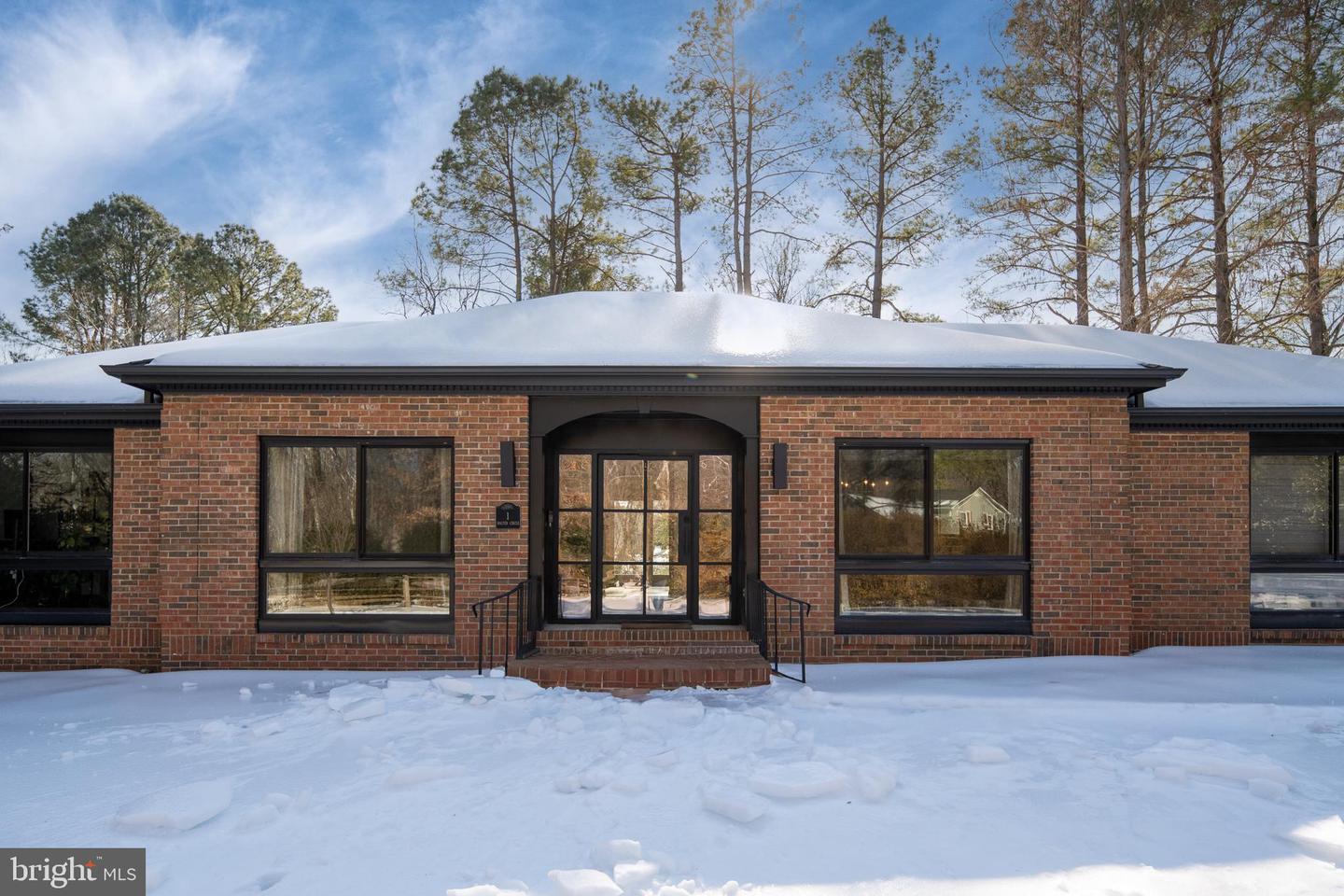 1 WALTER CIR, FREDERICKSBURG, Virginia 22405, 3 Bedrooms Bedrooms, ,3 BathroomsBathrooms,Residential,For sale,1 WALTER CIR,VAST2045590 MLS # VAST2045590