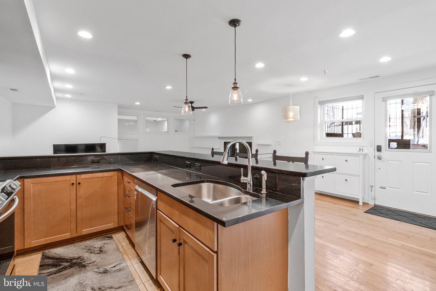 1240 4TH ST NW #T, WASHINGTON, District Of Columbia 20001, 1 Bedroom Bedrooms, 9 Rooms Rooms,2 BathroomsBathrooms,Residential,For sale,1240 4TH ST NW #T,DCDC2243996 MLS # DCDC2243996