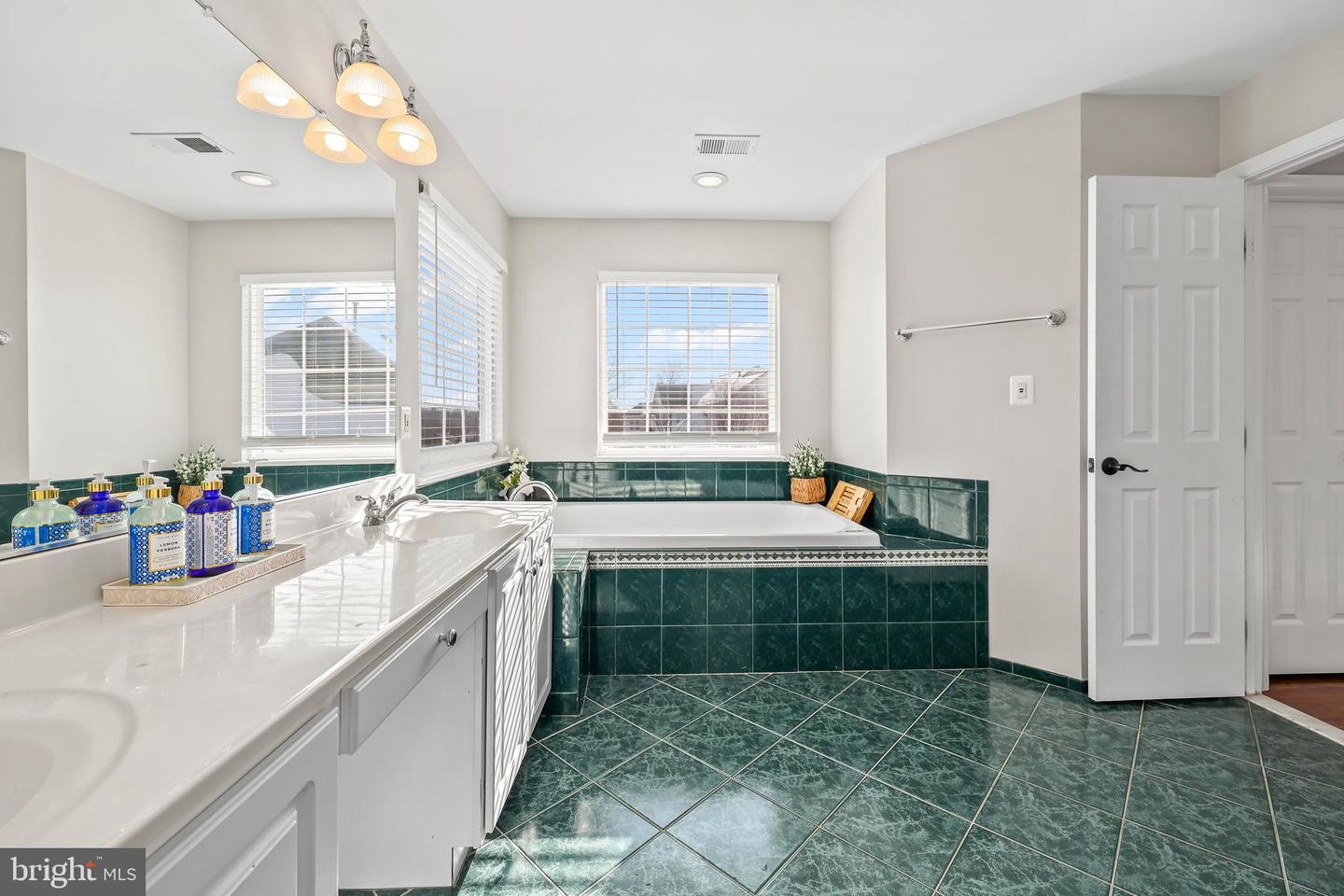 43170 PARKERS RIDGE DR, LEESBURG, Virginia 20176, 4 Bedrooms Bedrooms, ,3 BathroomsBathrooms,Residential,For sale,43170 PARKERS RIDGE DR,VALO2115024 MLS # VALO2115024