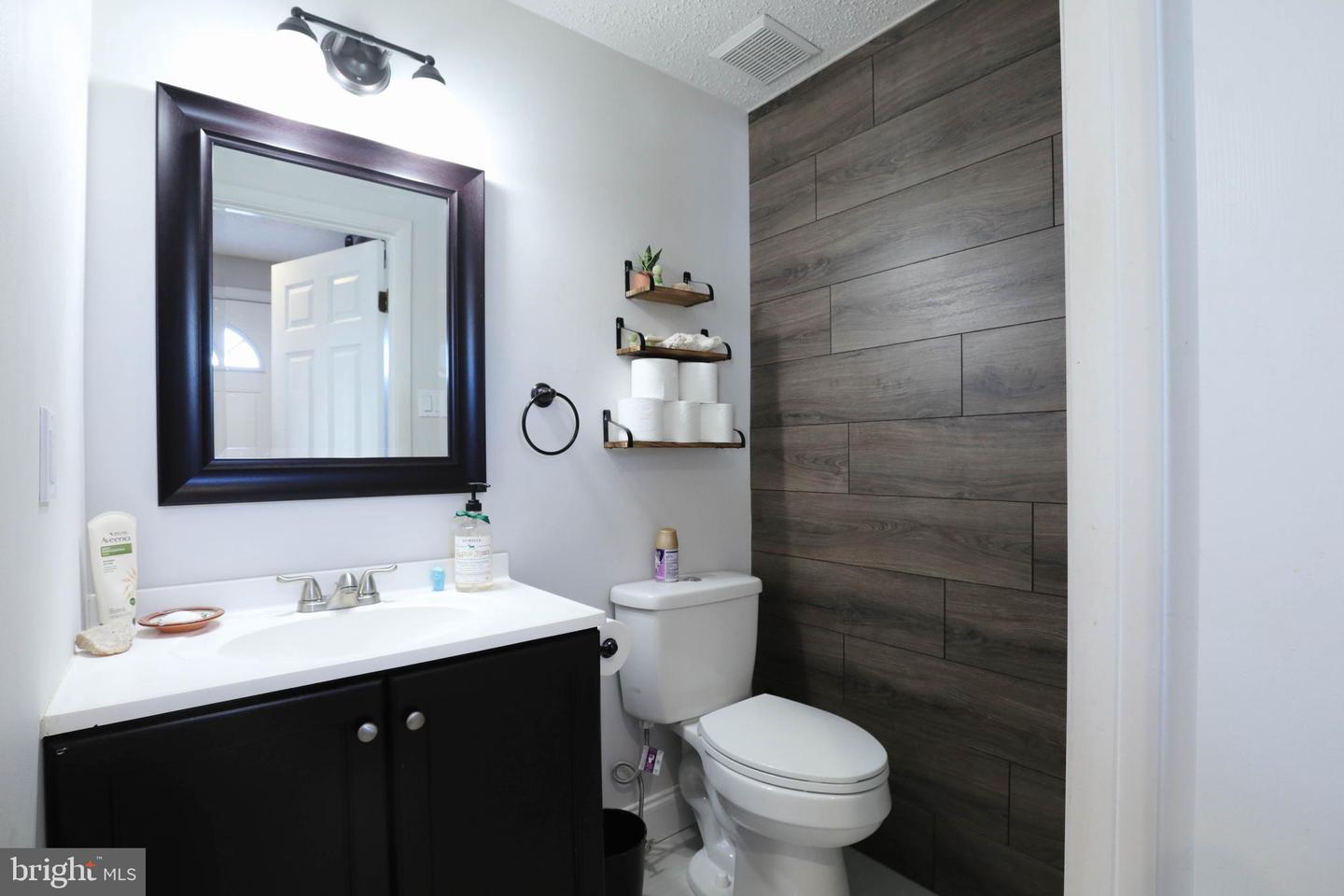 13568 BENTLEY CIR, WOODBRIDGE, Virginia 22192, 3 Bedrooms Bedrooms, ,1 BathroomBathrooms,Residential,For sale,13568 BENTLEY CIR,VAPW2111682 MLS # VAPW2111682