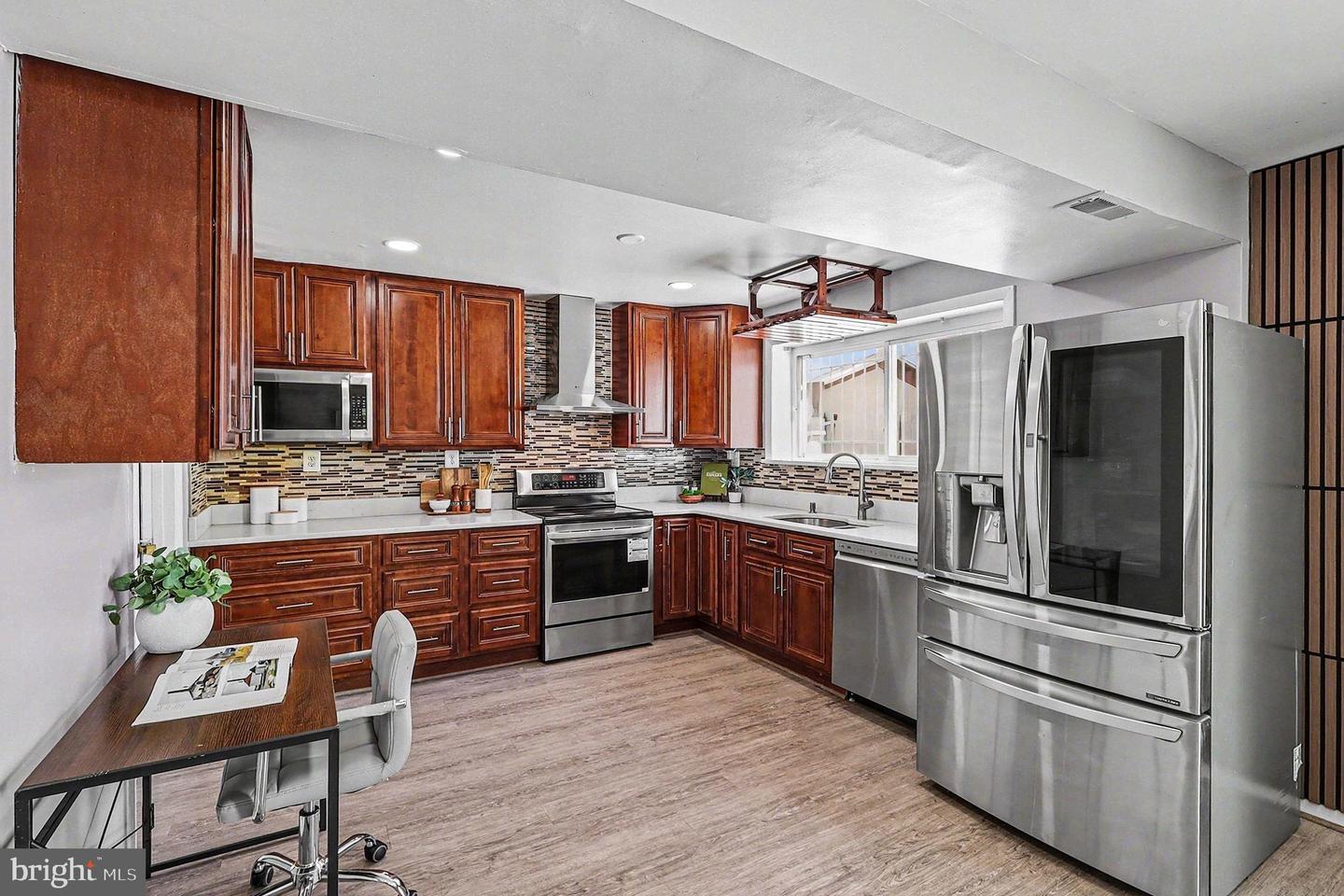 2402 24TH ST SE, WASHINGTON, District Of Columbia 20020, 3 Bedrooms Bedrooms, 6 Rooms Rooms,2 BathroomsBathrooms,Residential,For sale,2402 24TH ST SE,DCDC2244416 MLS # DCDC2244416