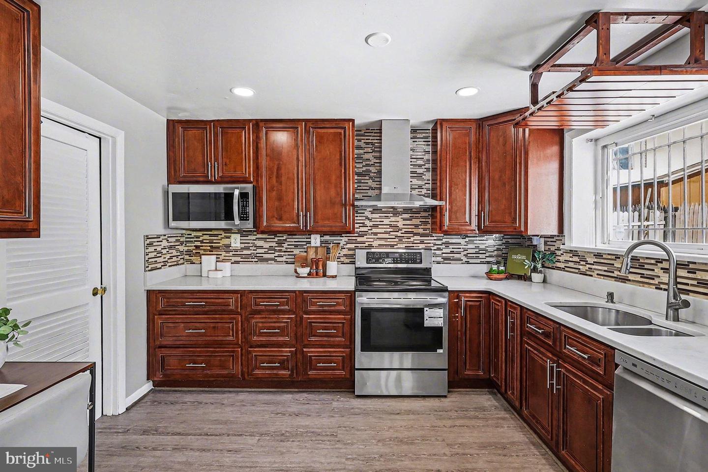 2402 24TH ST SE, WASHINGTON, District Of Columbia 20020, 3 Bedrooms Bedrooms, 6 Rooms Rooms,2 BathroomsBathrooms,Residential,For sale,2402 24TH ST SE,DCDC2244416 MLS # DCDC2244416