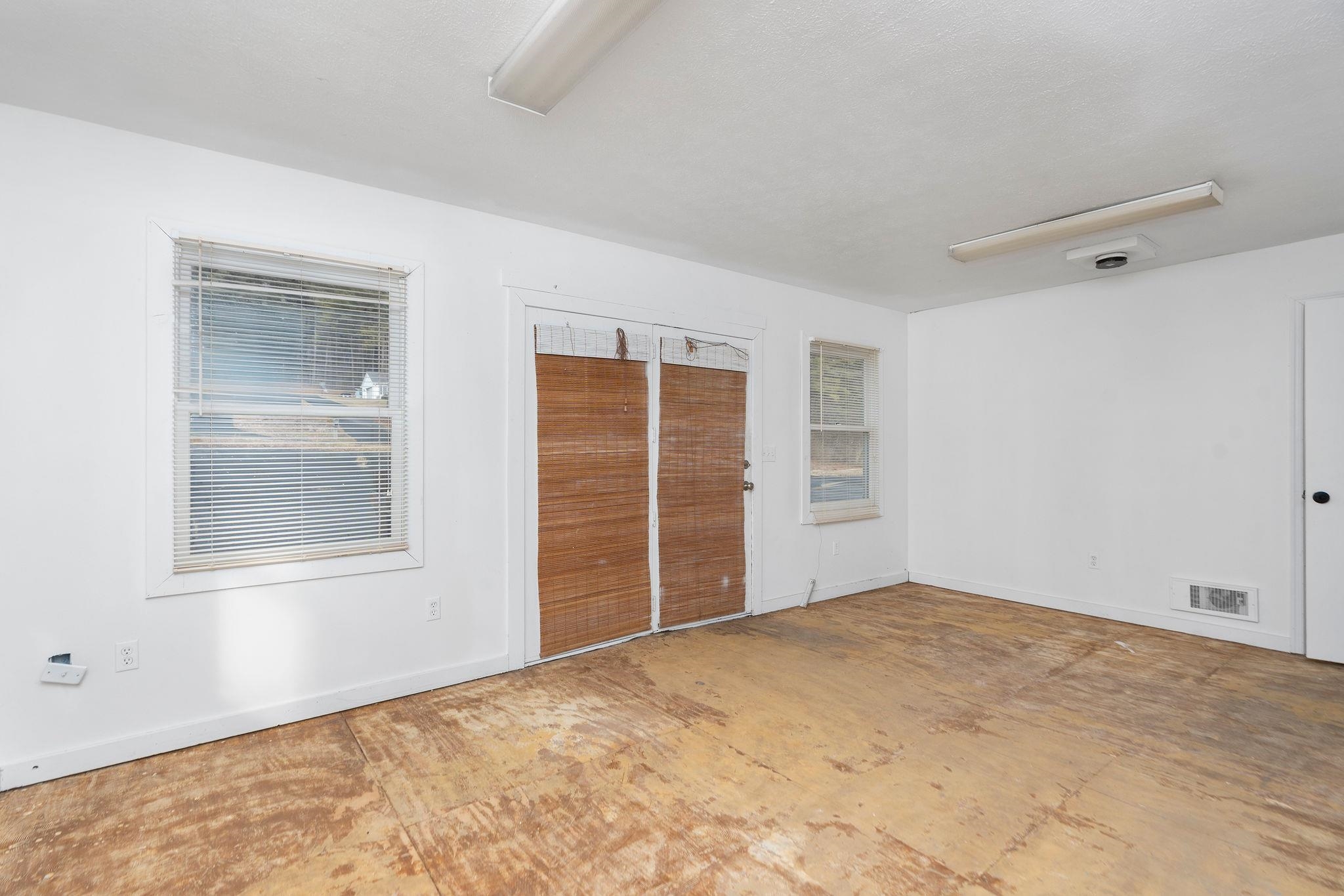 2594 LEE JACKSON HWY, STAUNTON, Virginia 24401, ,Commercial,2594 LEE JACKSON HWY,672079 MLS # 672079