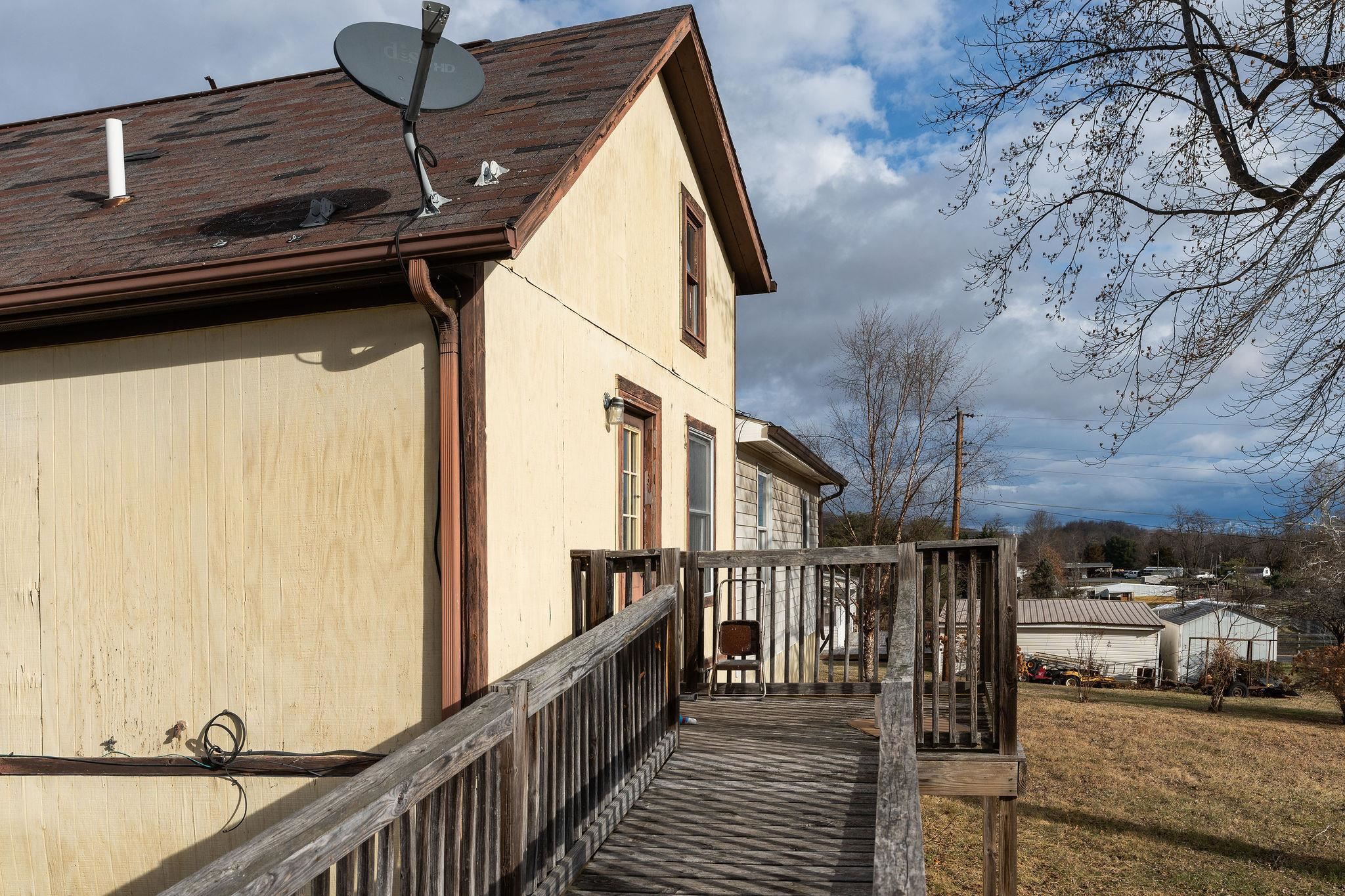 2594 LEE JACKSON HWY, STAUNTON, Virginia 24401, ,Commercial,2594 LEE JACKSON HWY,672079 MLS # 672079