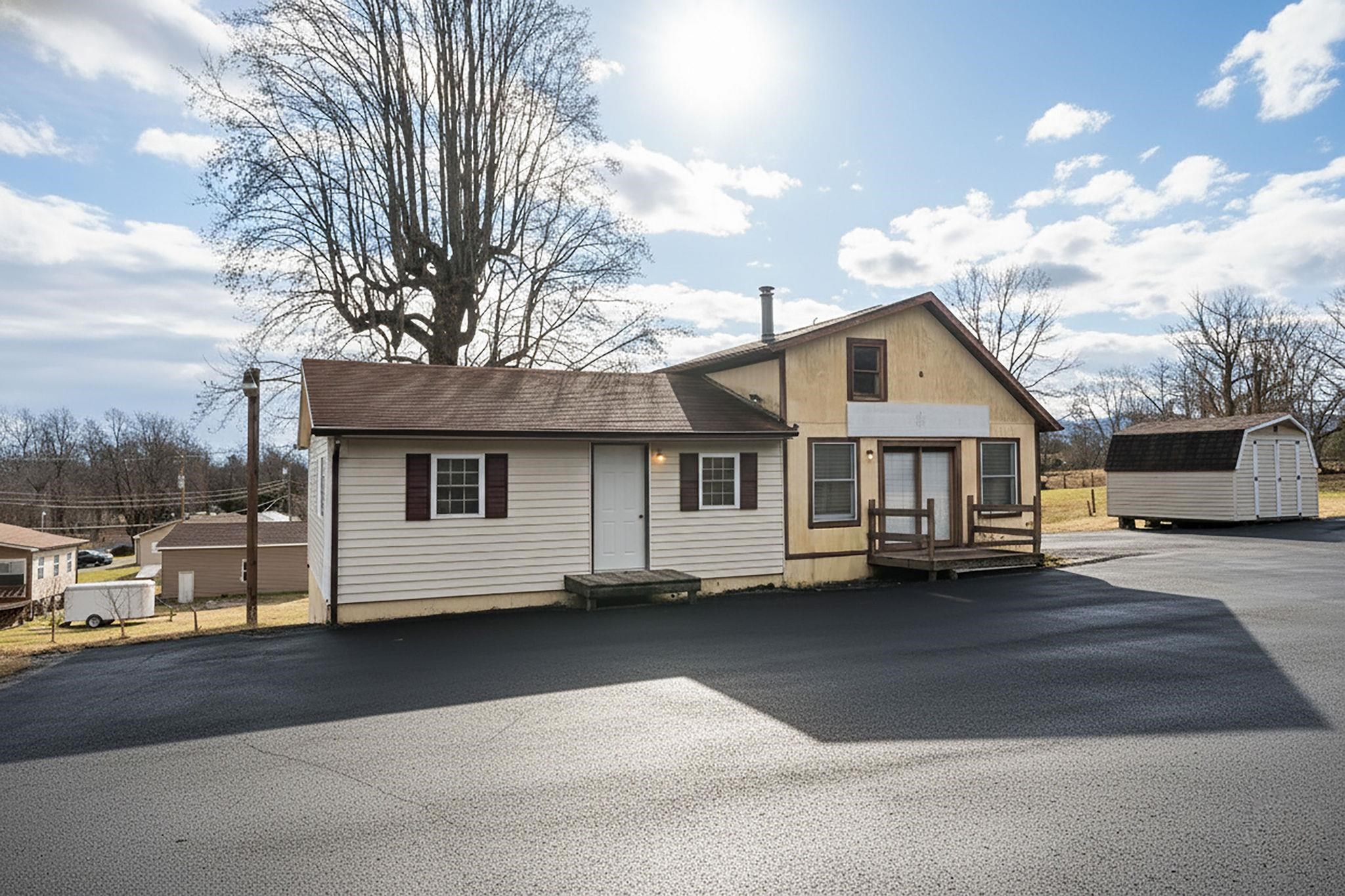 2594 LEE JACKSON HWY, STAUNTON, Virginia 24401, ,Commercial,2594 LEE JACKSON HWY,672079 MLS # 672079