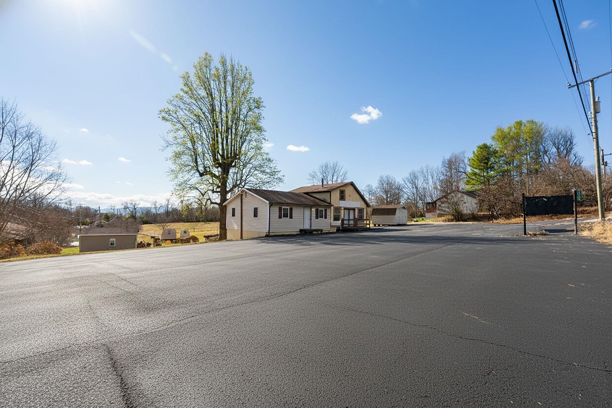 2594 LEE JACKSON HWY, STAUNTON, Virginia 24401, ,Commercial,2594 LEE JACKSON HWY,672079 MLS # 672079