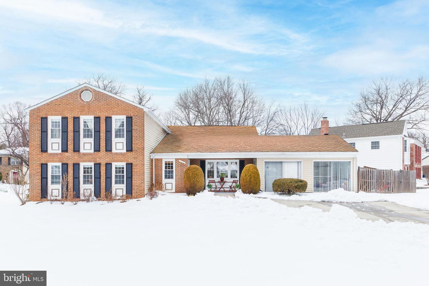 2104 MALEADY DR, HERNDON, Virginia 20170, 6 Bedrooms Bedrooms, 14 Rooms Rooms,3 BathroomsBathrooms,Residential,For sale,2104 MALEADY DR,VAFX2288822 MLS # VAFX2288822