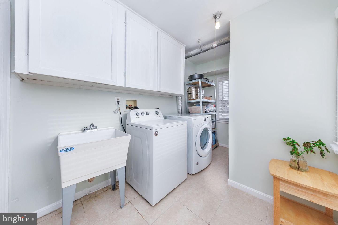 2104 MALEADY DR, HERNDON, Virginia 20170, 6 Bedrooms Bedrooms, 14 Rooms Rooms,3 BathroomsBathrooms,Residential,For sale,2104 MALEADY DR,VAFX2288822 MLS # VAFX2288822