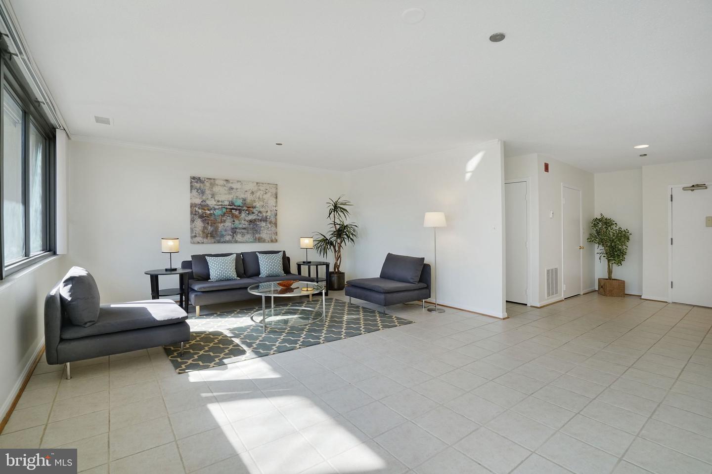 3713 S GEORGE MASON DR #T5W, FALLS CHURCH, Virginia 22041, 3 Bedrooms Bedrooms, ,2 BathroomsBathrooms,Residential,For sale,3713 S GEORGE MASON DR #T5W,VAFX2288866 MLS # VAFX2288866