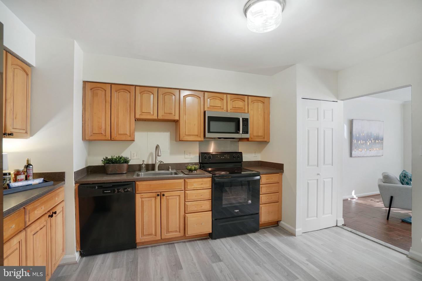 3713 S GEORGE MASON DR #T5W, FALLS CHURCH, Virginia 22041, 3 Bedrooms Bedrooms, ,2 BathroomsBathrooms,Residential,For sale,3713 S GEORGE MASON DR #T5W,VAFX2288866 MLS # VAFX2288866