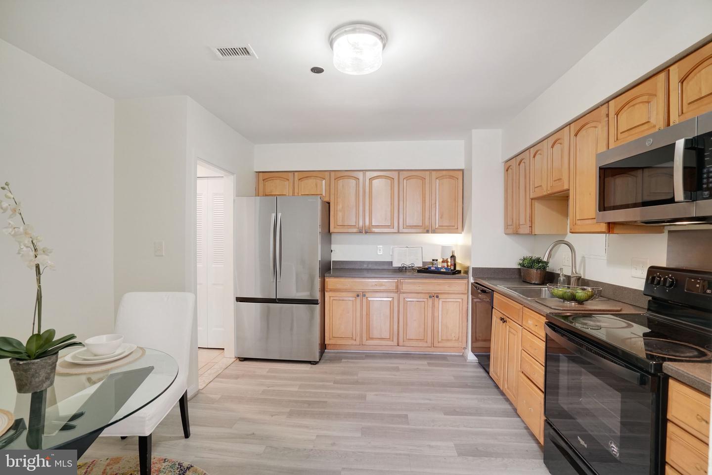 3713 S GEORGE MASON DR #T5W, FALLS CHURCH, Virginia 22041, 3 Bedrooms Bedrooms, ,2 BathroomsBathrooms,Residential,For sale,3713 S GEORGE MASON DR #T5W,VAFX2288866 MLS # VAFX2288866