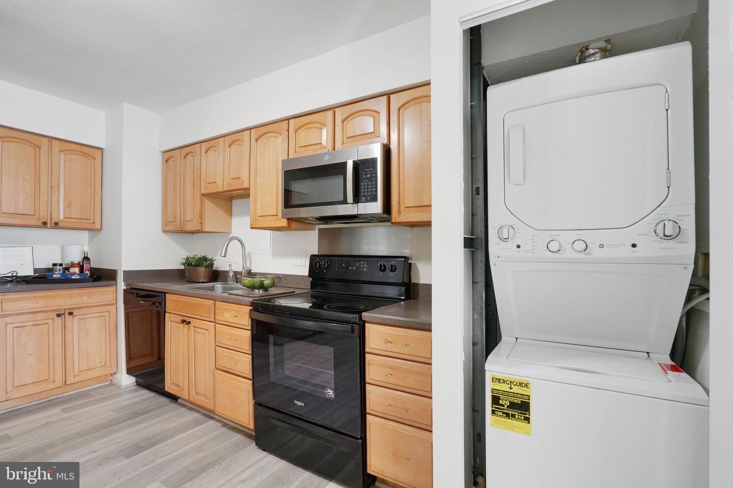 3713 S GEORGE MASON DR #T5W, FALLS CHURCH, Virginia 22041, 3 Bedrooms Bedrooms, ,2 BathroomsBathrooms,Residential,For sale,3713 S GEORGE MASON DR #T5W,VAFX2288866 MLS # VAFX2288866