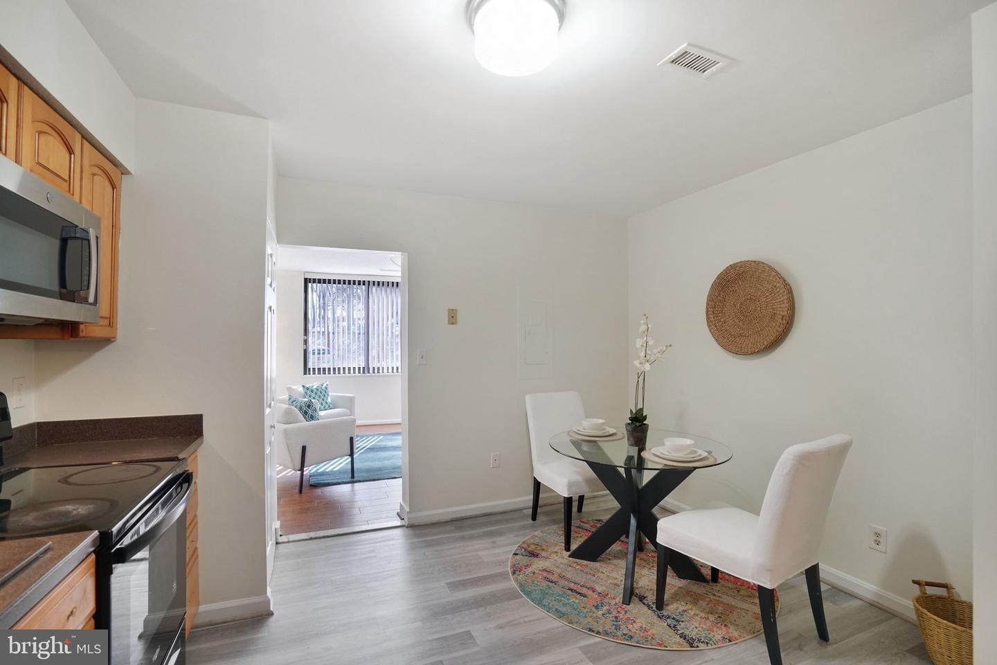 3713 S GEORGE MASON DR #T5W, FALLS CHURCH, Virginia 22041, 3 Bedrooms Bedrooms, ,2 BathroomsBathrooms,Residential,For sale,3713 S GEORGE MASON DR #T5W,VAFX2288866 MLS # VAFX2288866